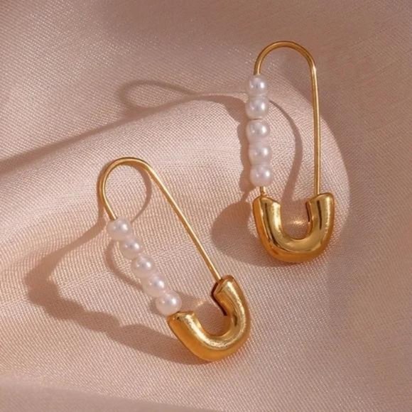 Jewelry - NEW 18K GOLD HOOP PEARL EARRINGS